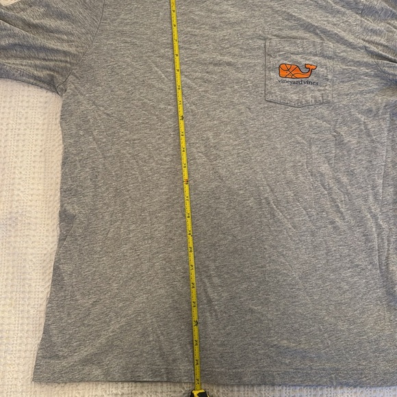 Excellent condition men’s medium gray Vineyard Vines orange whale long sleeve T - Picture 5 of 6